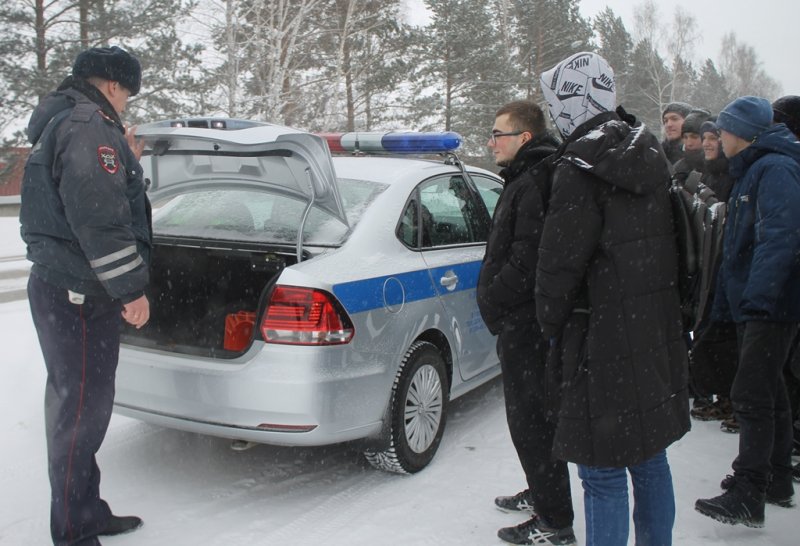 В Лесосибирске студенты прошли стажировку в Госавтоинспекции