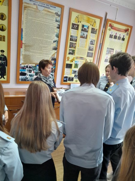 В музейной комнате полиции Лесосибирска прошел «Урок мужества» для учащихся полицейского класса