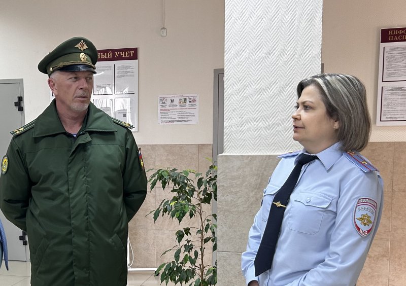 В Лесосибирске общественники проверили работу подразделений по вопросам миграции и регистрационно-экзаменационного пункта полиции