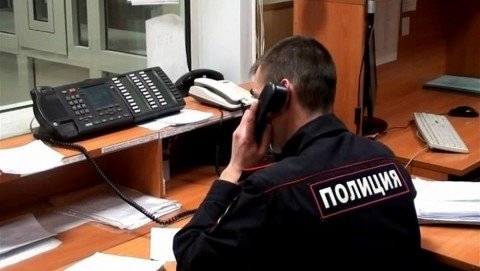 Сотрудники полиции Лесосибирска выясняют обстоятельства падения ребенка из окна